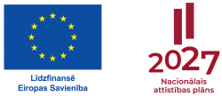 Eiropas Savienības logo, kurā redzams zils karogs un dzeltenas zvaigznes, kas izvietotas aplī. Nacionālā attīstības plāna logo, kurā sarkaniem burtiem rakstīts "2027" un "Nacionālais attīstības plāns", kā arī divi sarkani taisnstūri veido Latvijas karoga formu